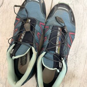 Salomon Speedcross 4 Trail Shoes in Teal with Pink Accents